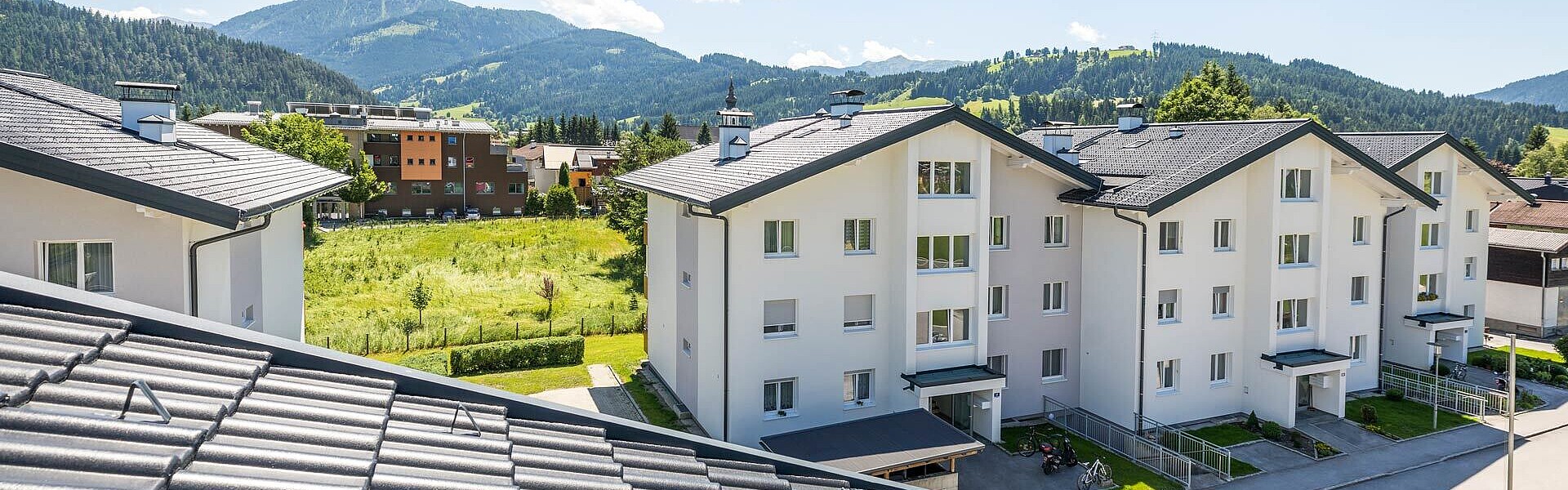 Dächer von Reihenhäusern Altenmarkt im Pongau in Salzburg